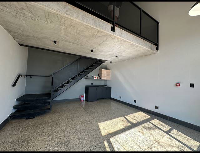 48M² OFFICE TO LET IN ROOIHUISKRAAL NORTH